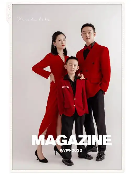 感受个性时尚的全家福张扬个性的红色西装简约又时尚不需刻意摆拍每一