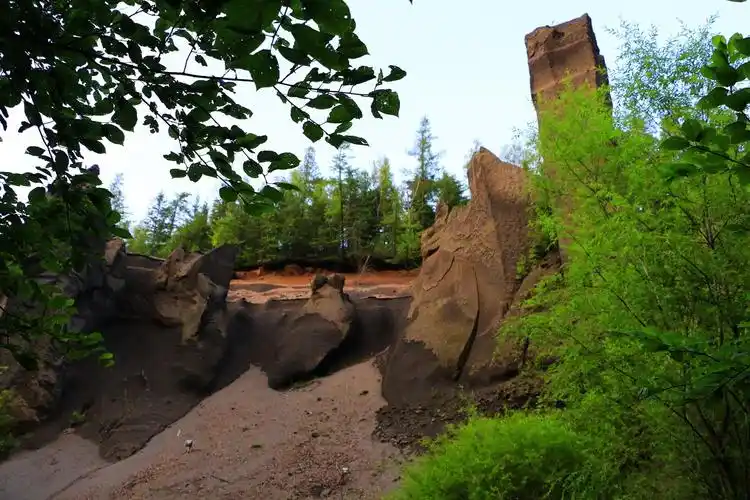 浮石林冰水泉为长白山北坡山门外的两个重要景点别称峡谷浮石林位于
