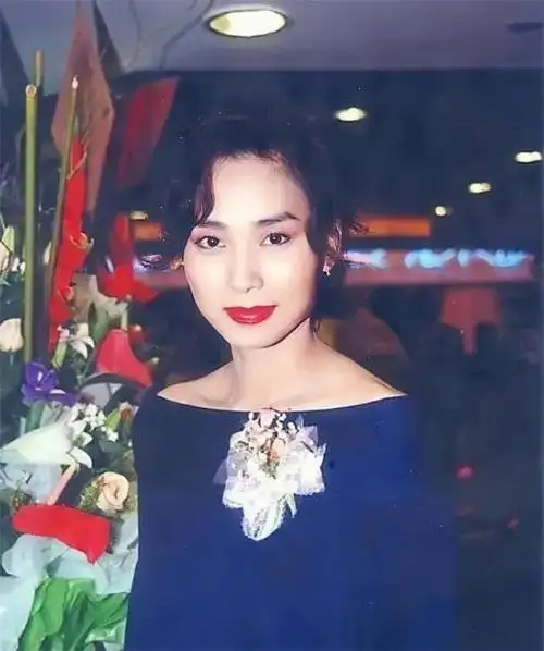 回顾邝美云19岁当选港姐38岁拥有百亿身家三拒豪门60岁未婚