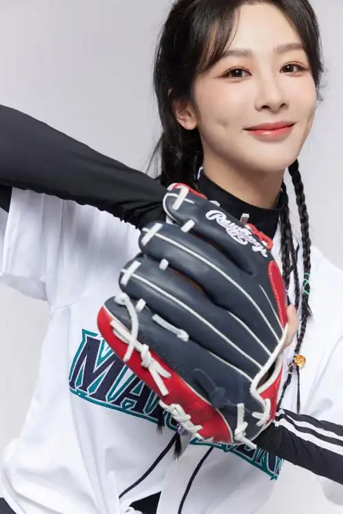 杨紫超话#杨紫官宣mlb棒球大使#和@杨紫一起推广棒球运动,来打棒球吧