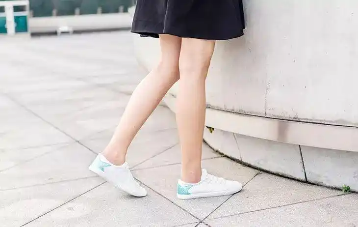 折2万次都不皱的百搭小白鞋超q弹光脚穿也舒服