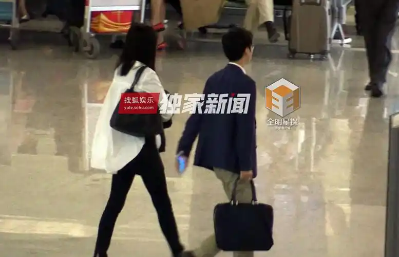 蒙脸侠钟汉良低调来沪 与妻子避不同框