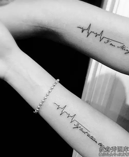 14:24:31手臂情侣心电图与英文纹身图案1喜欢纹身小v同学呀同采自