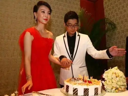 赵胤胤与前妻离婚后,与号称"数姐"的她一见钟情,婚后幸福美满