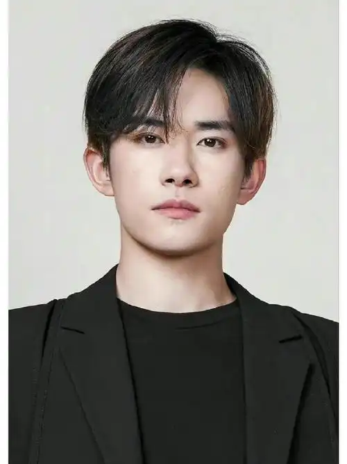 还有人没有易烊千玺证件照吗!