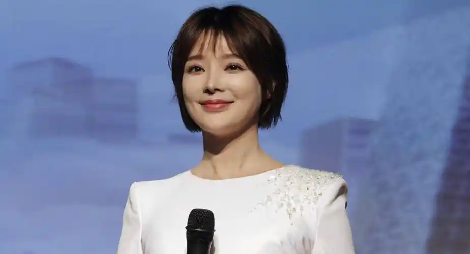 原创胡蝶嫁导演陆川7年生2娃独自产检长期分居如今幸福美满