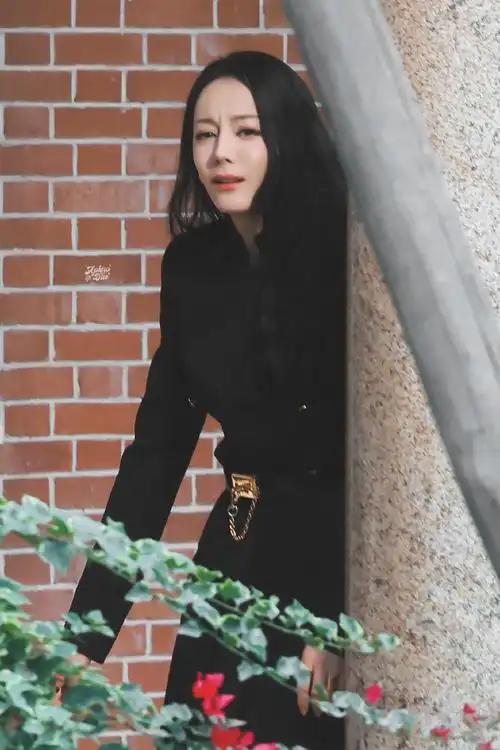 这个回眸也得更新在那个二维码上了    #迪丽热巴御姐回眸##御姐风的