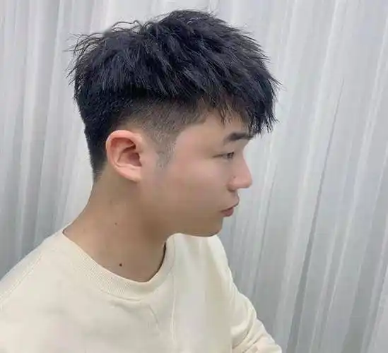 流行的男生烫发,渣男锡纸烫,蝴蝶烫帅气无比_发型_自然_脸型