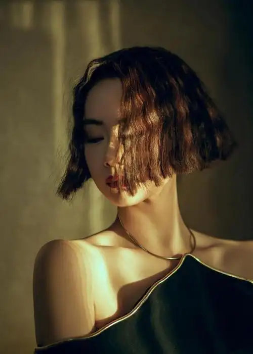 戚薇冷艳女神范儿,动人心魄