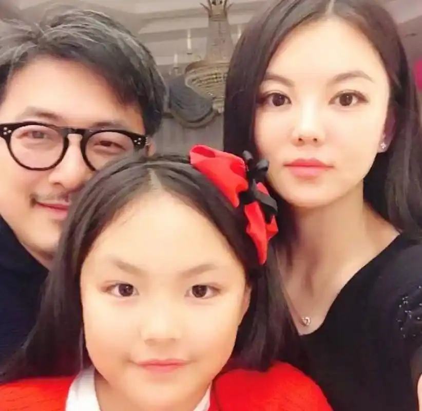 王诗龄的近照再次引发了媒体和公众的热议,她似乎又一次展现了她的