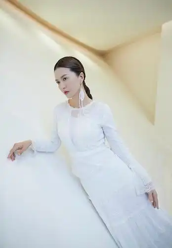 谭维维白色长裙look 仙美飘逸似仙女