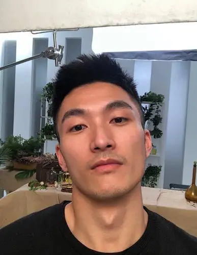 好喜欢你的高鼻梁啊