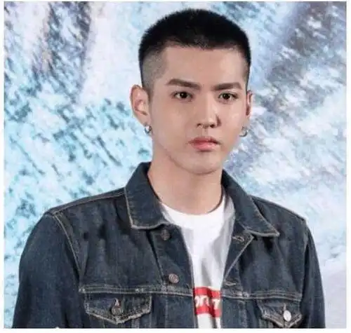 吴彦祖也还是这么帅气性感,没有多大变化