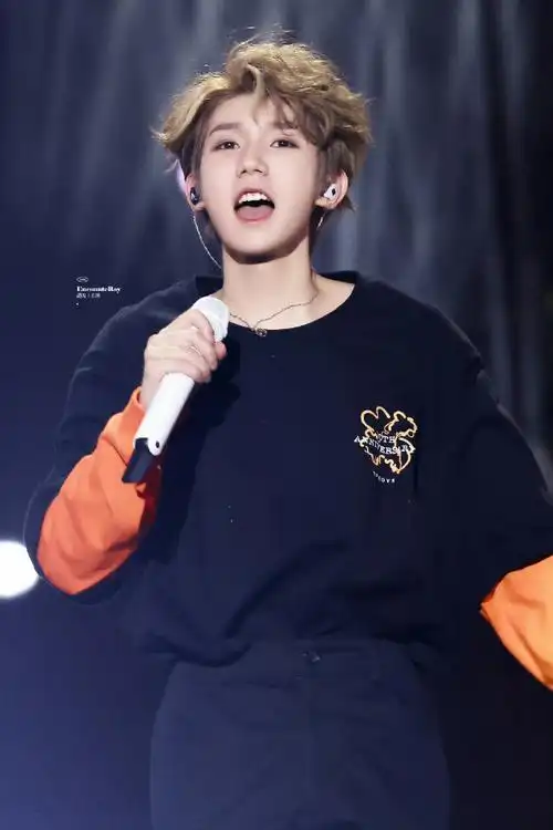 王源超话#王源#是周年无敌可爱帅气广受好评的王源呀