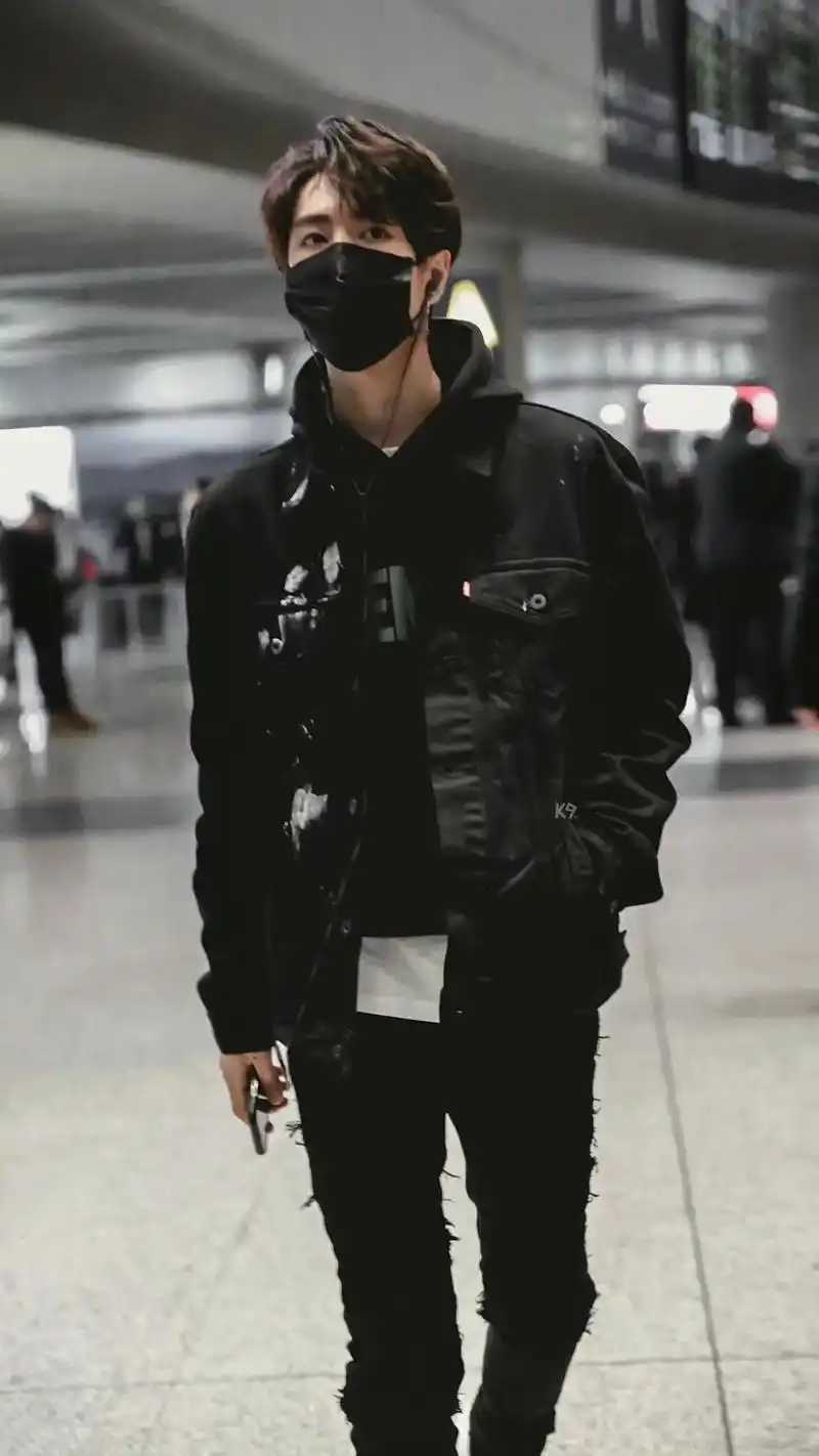 "我们家那个王一博啊 巨潮" #王一博 #机场穿搭 #bki - 抖音