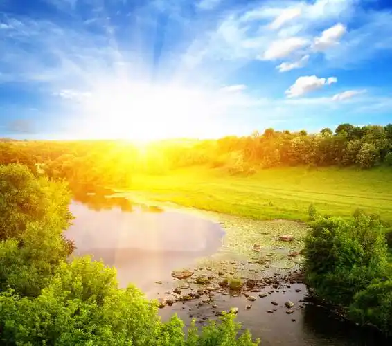 阳光下的河流风景阳光下的河流风景