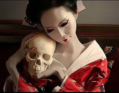 警告:如果被漂亮女鬼勾搭,请慎重.