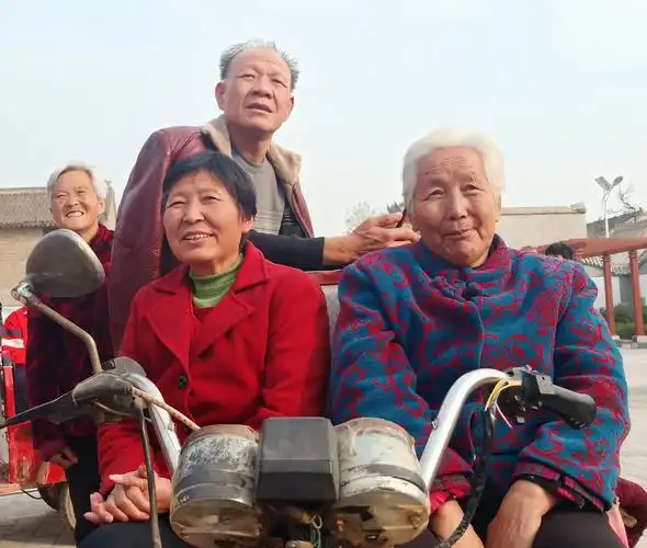 合阳党的十九届五中全会精神文艺巡演让农民群众乐开了花