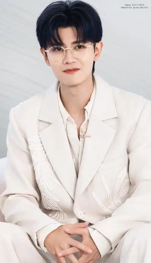 mr.g07nie news##任嘉伦白西装金丝眼镜