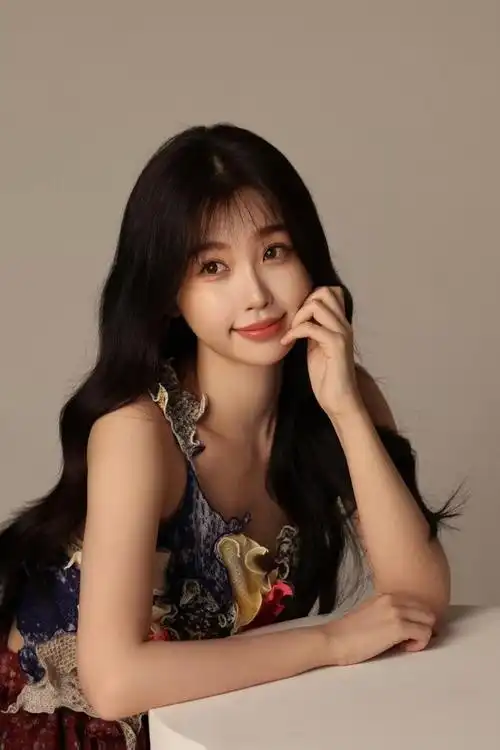 虞书欣工作花絮照掉落元气欣欣上线