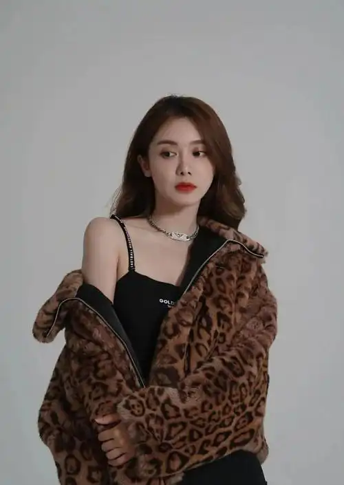 百花体坛大长腿詹蜜腾讯nba女主播美娜