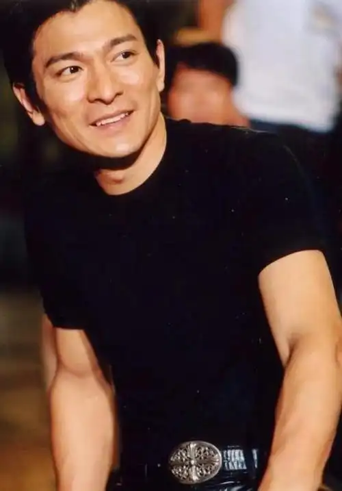 传62岁刘德华再做爸爸!华仔罕有亲自上官网以三字回应!