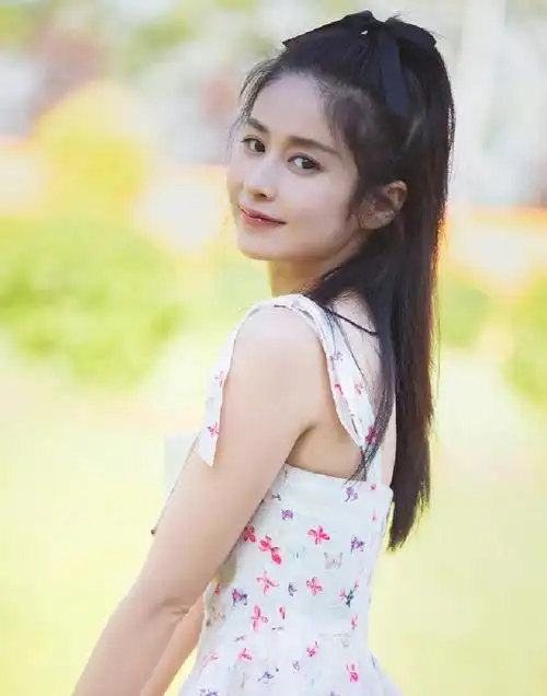 颖儿|颖儿登顶热搜!发视频感慨出道15年,网友看完直呼走到今天不容易