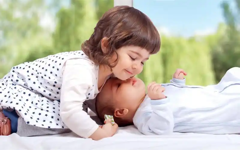 可爱的小宝贝,女孩和男孩 iphone 壁纸