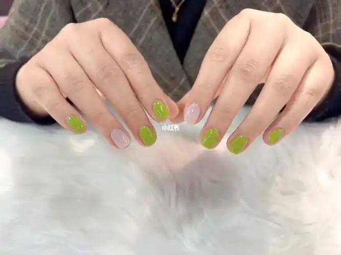 春日美甲显白牛油果单色美甲