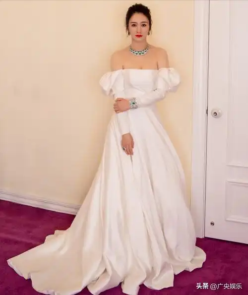 李小冉的长相如何惊艳众生,你怎能不为她倾倒?_评价_气质_形象