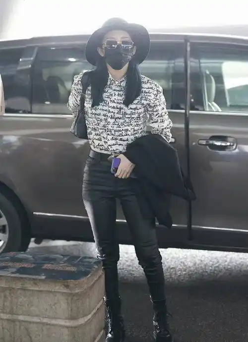 原创孟美岐的腿是啥水平贴肉裤也能穿出褶皱感这身材常人羡慕不来