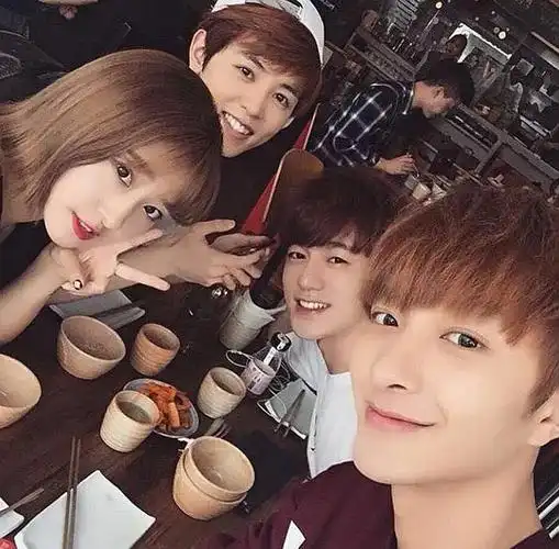 虽然但是帮无辜的女爱豆澄清一下邵夏跟蔡徐坤没关系本人澄清过很多次