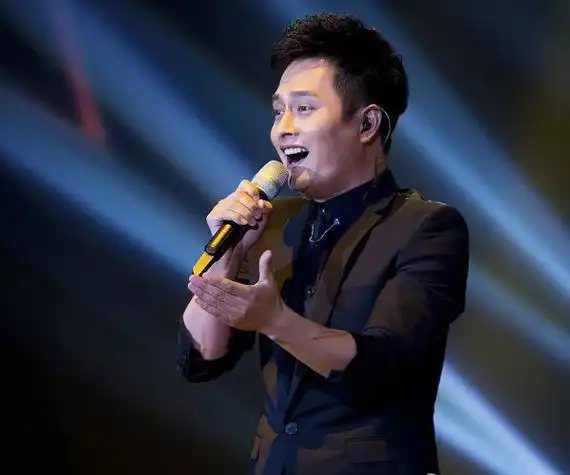 云飞个人资料简介 星光大道走出来的歌手