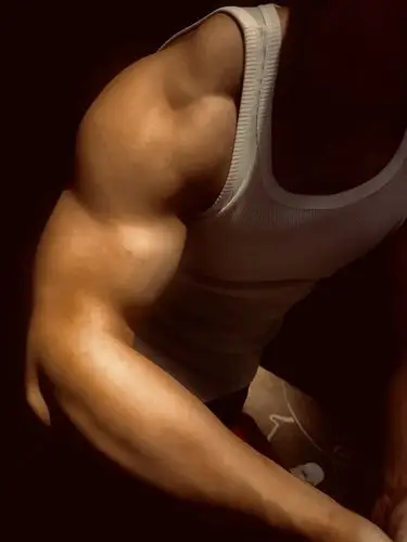 许绍洋近照变肌肉男引热议本人回应我在努力着