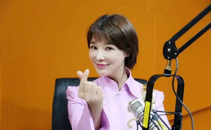 电视主持人胡蝶生二胎了!