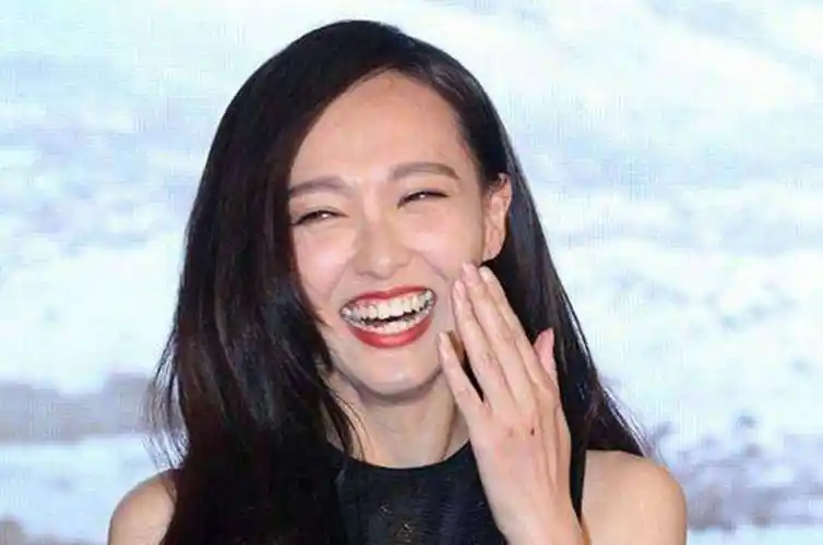 明星们花钱也删除不了的照片,林志玲秒变村姑,金喜善被成龙坑惨_余男