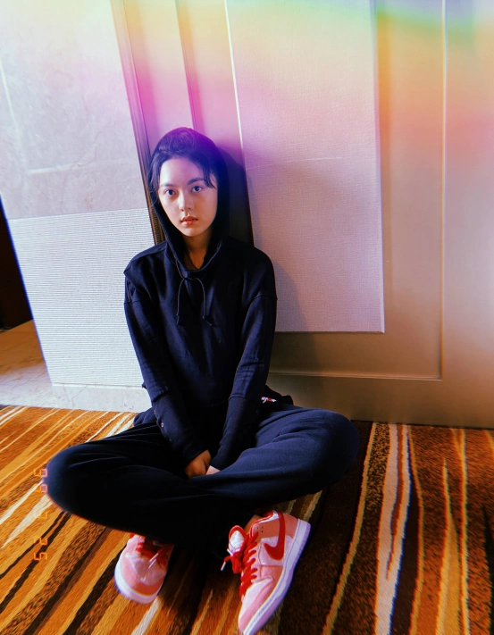 赵今麦开学太低调了比起日常的时髦卫衣黑裤着实不起眼