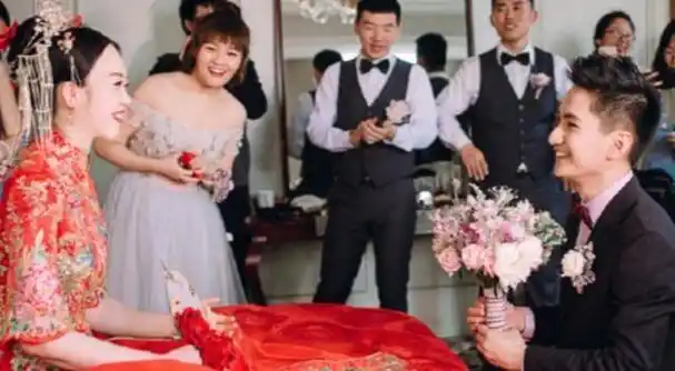 李瑞,在众人的祝福与欢呼声中,与他深爱的女友王一帆携手步入了婚姻的