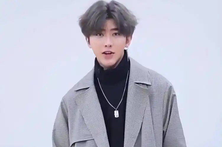 毕竟蔡徐坤没有违法,只是树立不好榜样,所以蔡徐坤粉丝还是有很多等着