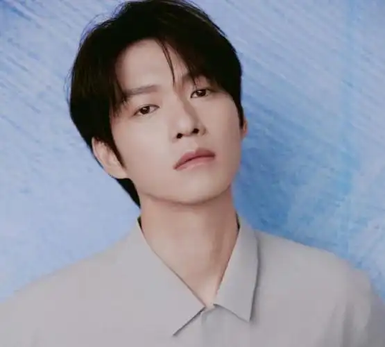 魏大勋秦岚被曝分手!各回各家没交集,女方疑半年前开始相亲