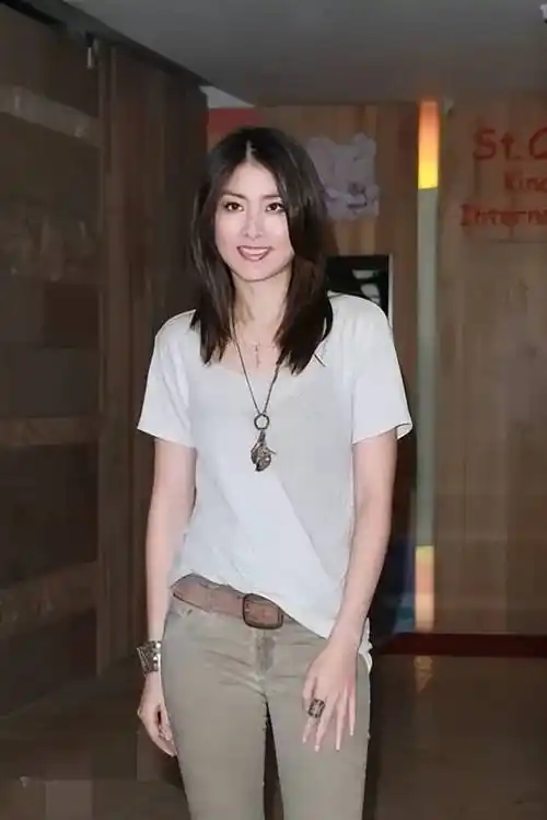 中韩女神大pk李英爱金喜善王菲陈慧琳,打针的那位脸和气质双输_自然