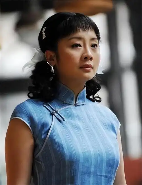 回顾王新军离异后娶妻生子唐静却至今未婚她在追求什么