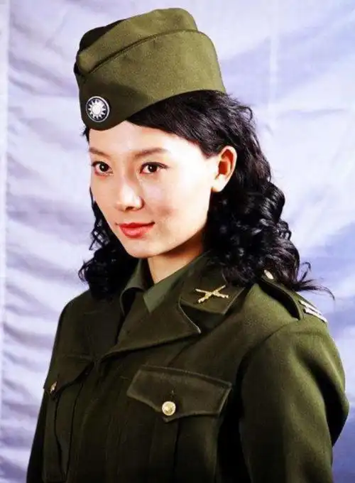 至于新人演员里面有无军装穿得很好的,饭姐暂时没有想到.