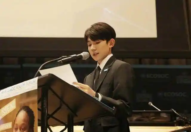 王源成官媒首位00后专栏作家,多少草根自媒体作者有没有被刺激到_人物