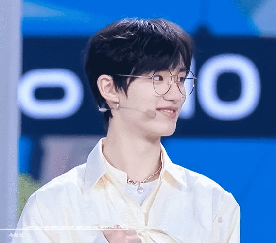 丁程鑫金丝眼镜合集带上眼镜小丁苏感加倍这边建议直接半永久