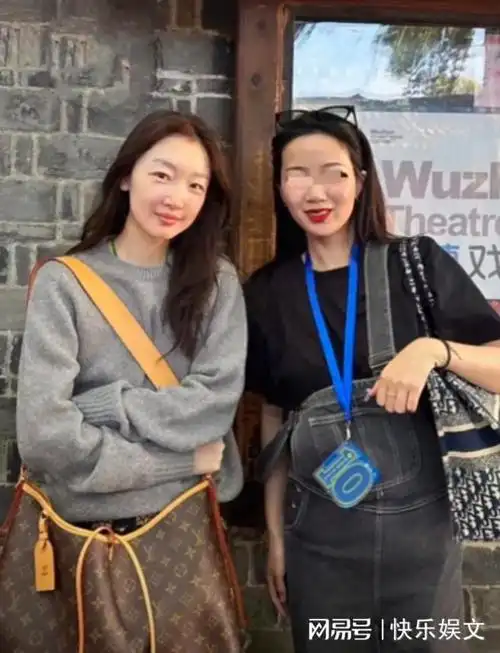 周冬雨素颜照似路人赵露思增高鞋太抢眼没有光环后都是普通人