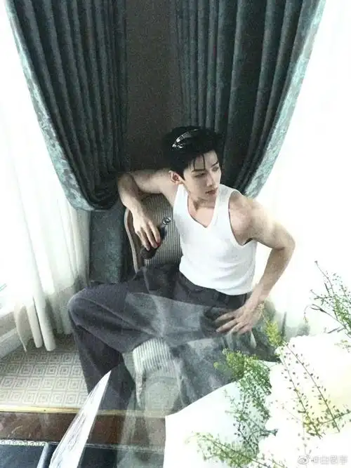 白敬亭身材小白的身材真的好绝啊怎么这么好看