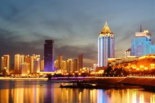 青岛湾畔的夜景