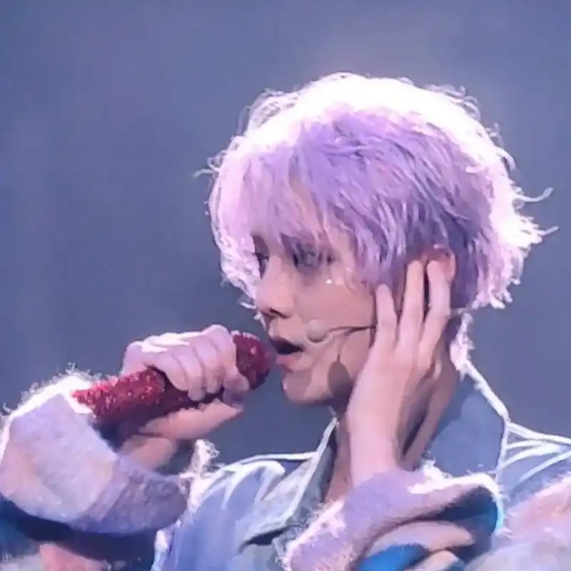 鹿晗三巡 这一次头像壁纸背景图都是自己拍的了#鹿晗 - 抖音