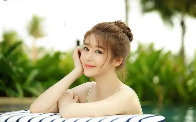 气质美女邱璐璠时尚大片写真